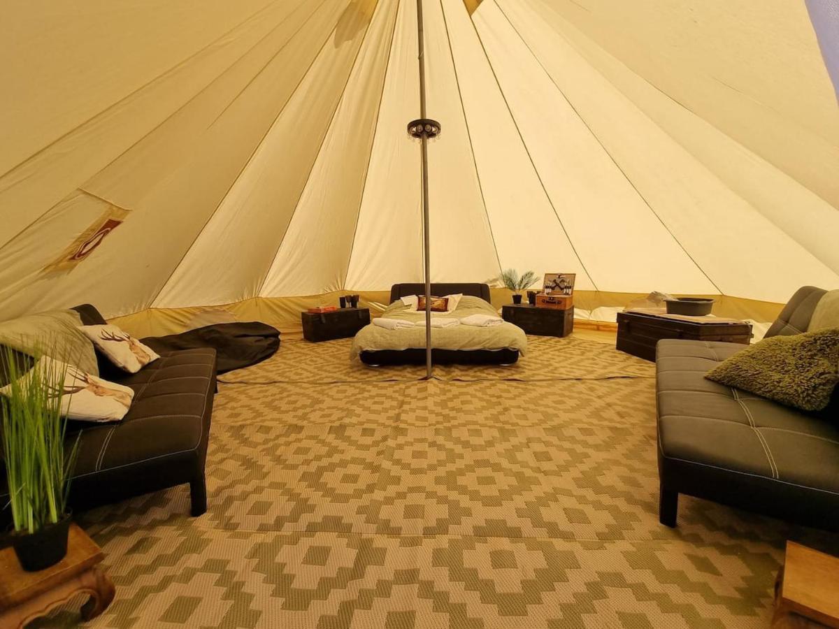 Готель Glamping In Style Bell Tent Ifield Екстер'єр фото